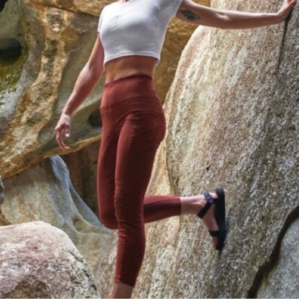ATHLETA Trekkie Hybrid Crop Tight Pants High Rise Leggings Cognac Brown Size 4 - Picture 13 of 16